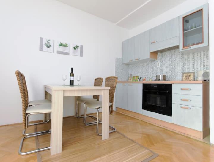 Apartments Jana Makarska Exterior photo